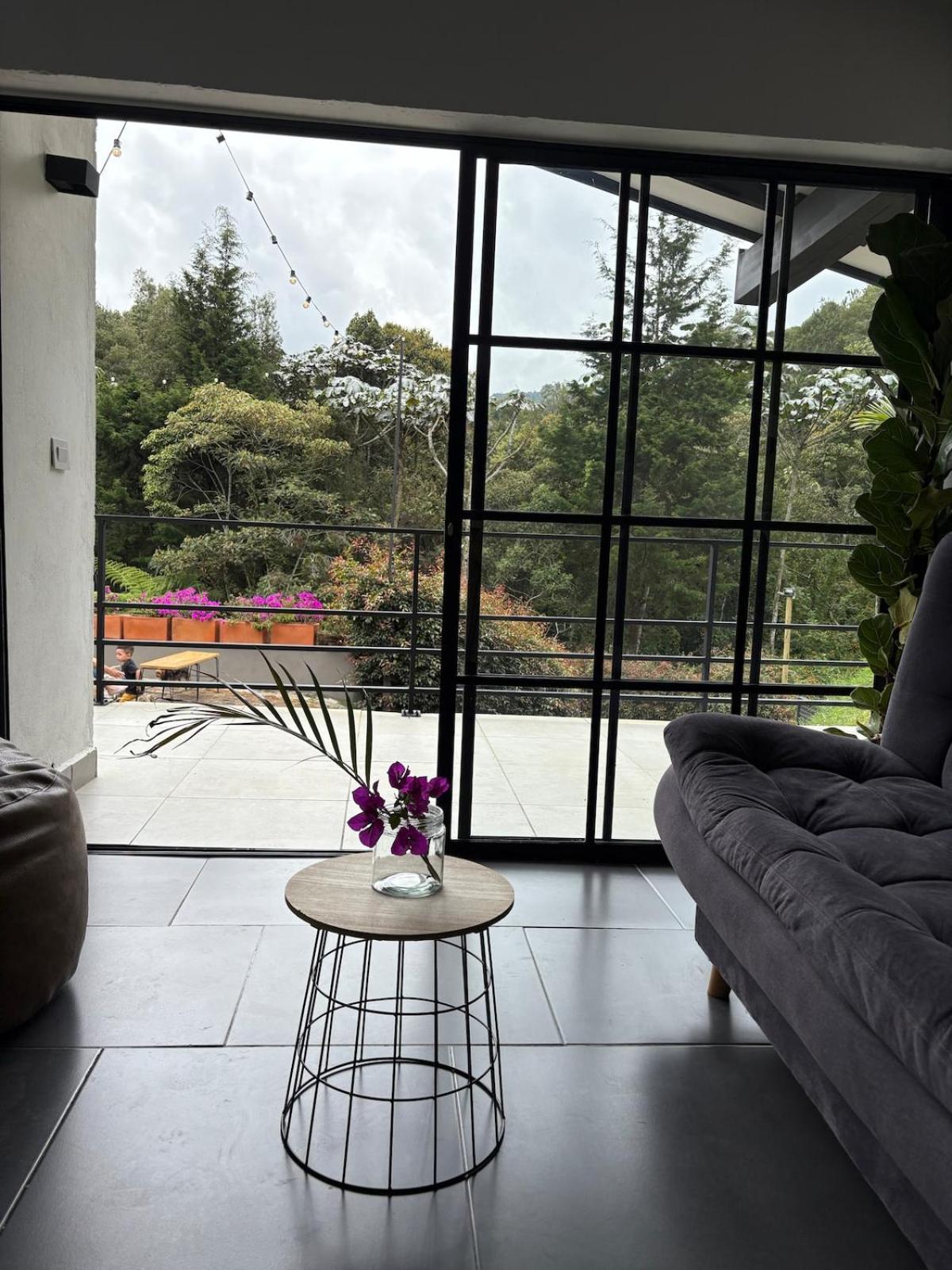 Casa En Reserva Natural Cerca Del Aeropuerto Medellin Сasa de vacaciones